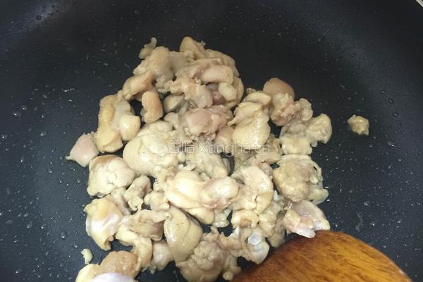 酸甜菠萝鸡腿的做法图解2