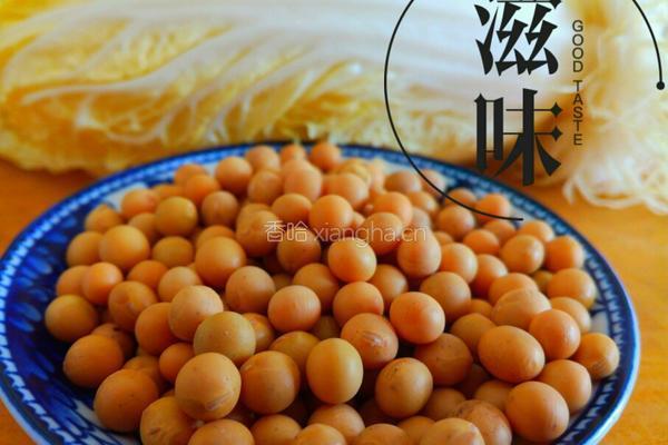黄豆炖猪脚的做法图解1