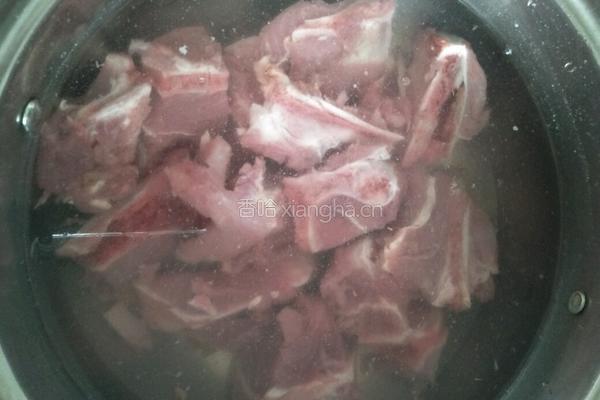 排骨豆芽汤的做法图解1