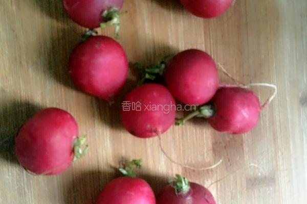凉拌红萝卜的做法图解1