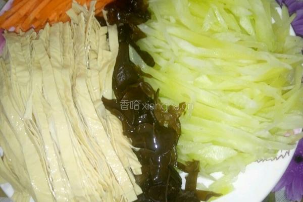 凉拌莴苣油皮的做法图解2