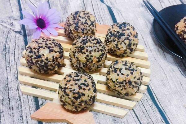 芝麻土豆球的做法图解1