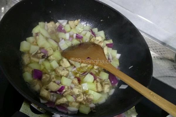 可心咖喱鸡肉黄金饭的做法图解1