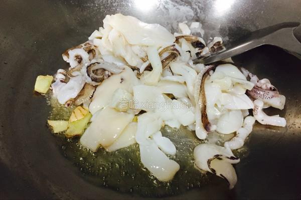 墨鱼炒荷兰豆的做法图解5