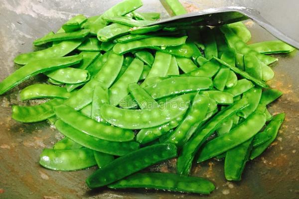 墨鱼炒荷兰豆的做法图解7