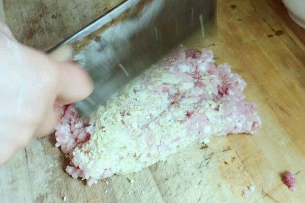 韭菜大肉水饺的做法图解4