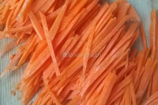 胡萝卜炒肉的做法图解1