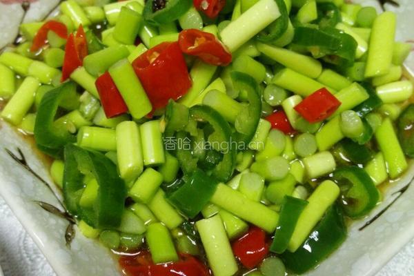 酸辣凉拌蒜薹的做法图解5