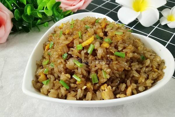 酱油炒饭(懒人版）的做法图解1