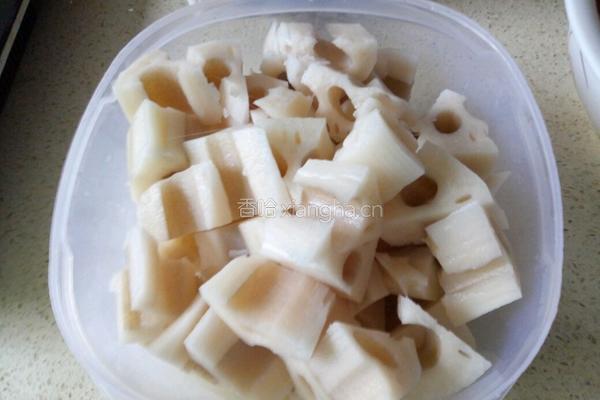 牛腩煮莲藕的做法图解3