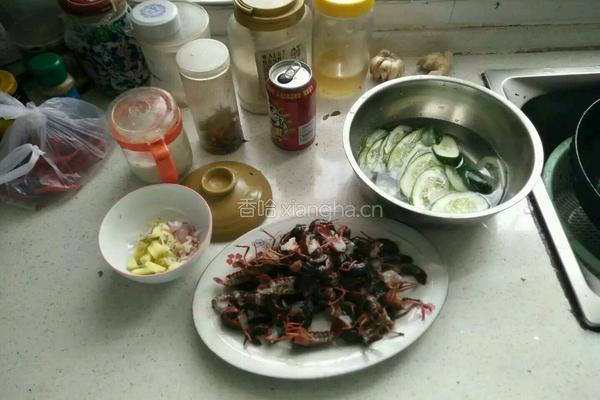 麻辣小龙虾(清新口味)的做法图解1
