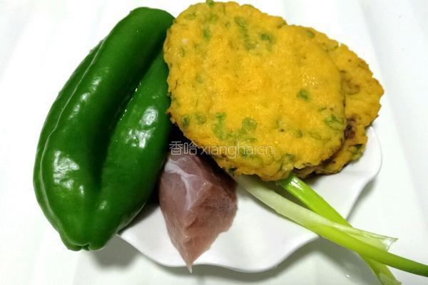 榆钱玉米饼炒肉丁的做法图解1