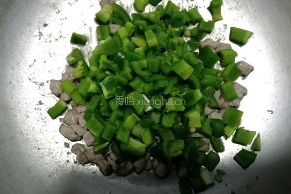 榆钱玉米饼炒肉丁的做法图解4