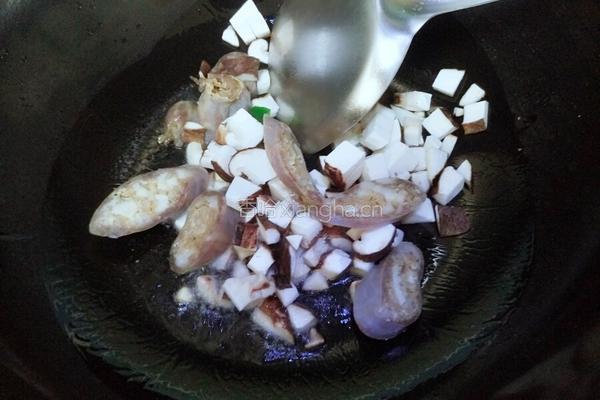 土豆腊肠焖饭的做法图解12