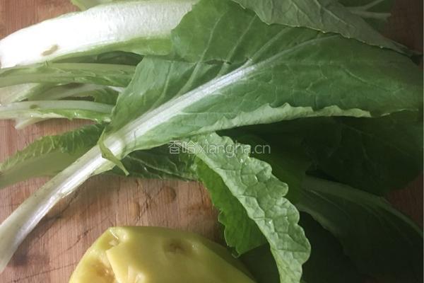 小白菜炖土豆的做法图解1
