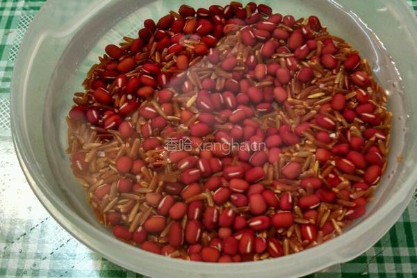 红枣红米红豆核桃粥的做法图解1