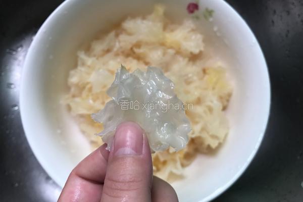 银耳鸡蛋糖水的做法图解4