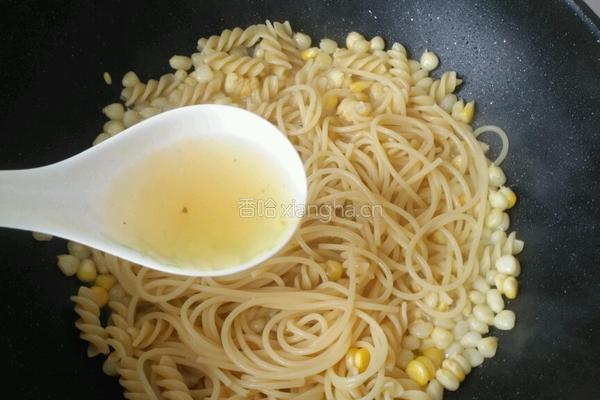 炒意面的做法图解4
