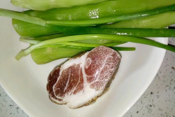 莴笋肉片汤的做法图解1