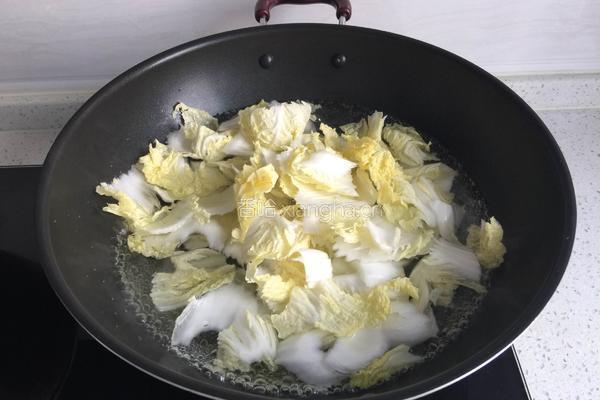 娃娃菜炒木耳的做法图解2
