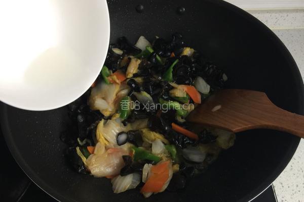 娃娃菜炒木耳的做法图解9