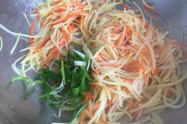 土豆丝卷煎饼的做法图解4