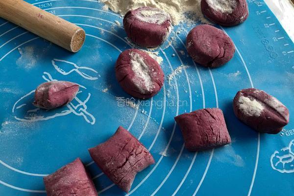 紫薯玫瑰馒头的做法图解6