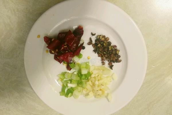 凉拌莴笋的做法图解2
