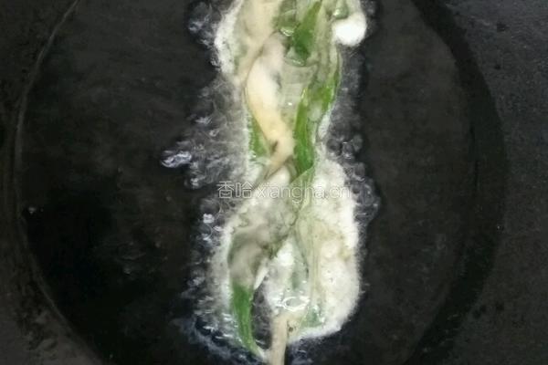 炸香椿鱼的做法图解5