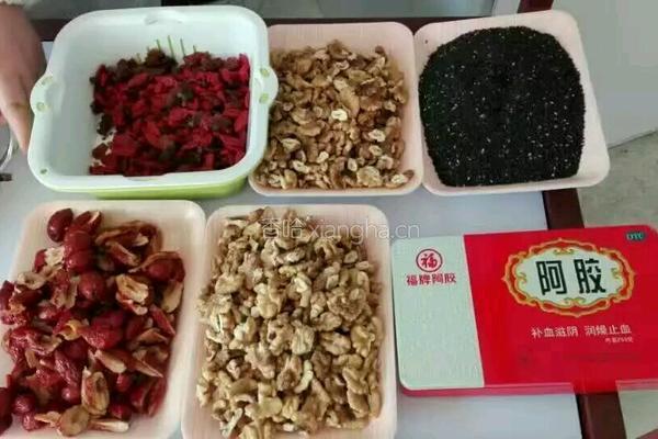 玫瑰阿胶固元糕的做法图解1