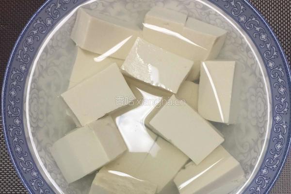 豆芽红烧豆腐的做法图解1