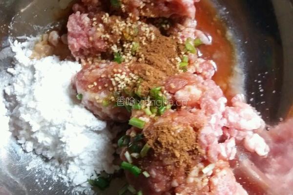 猪肉饼的做法图解1