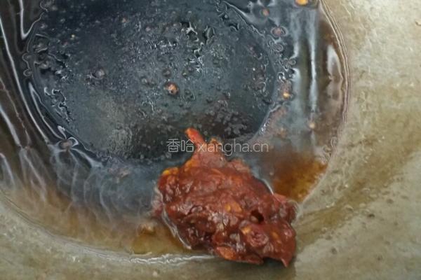 豆瓣酱炒猪血的做法图解3