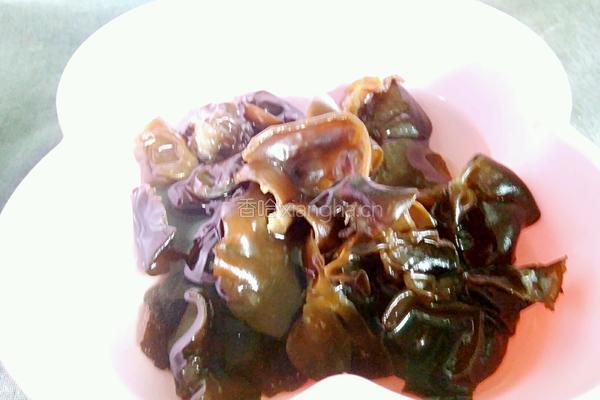 农家炒莴笋的做法图解1