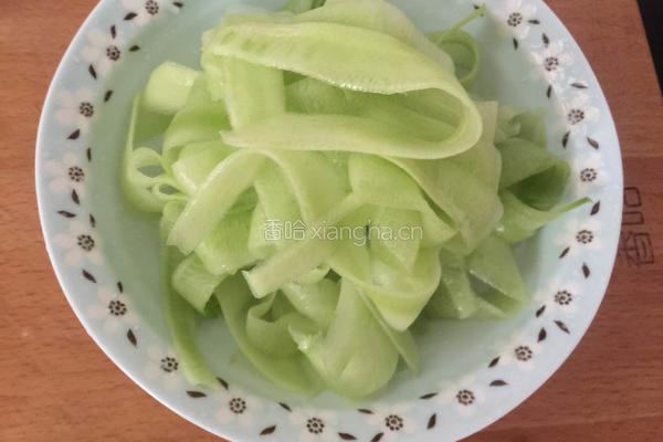 蜂蜜拌黄瓜的做法图解2