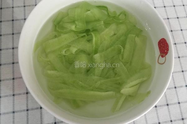 蜂蜜拌黄瓜的做法图解3