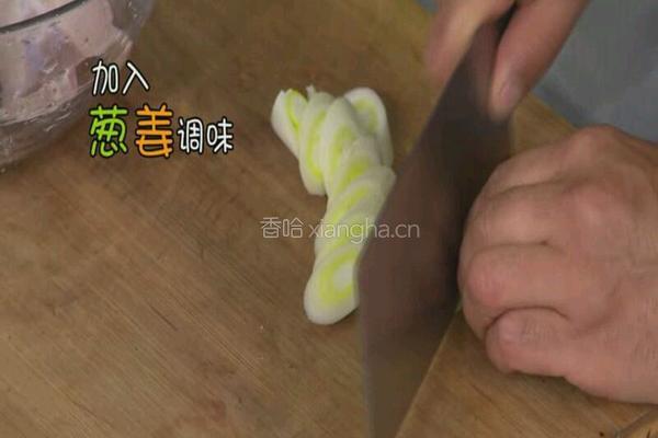 金饺香焖鸭嘴鱼 CCTV7食尚大转盘的做法图解2