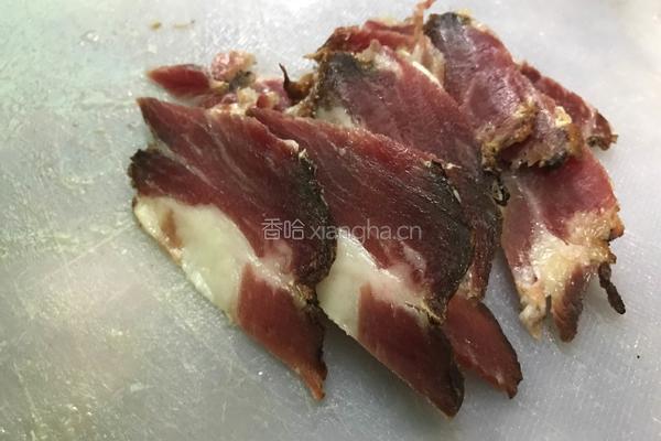 莴笋炒腊肉的做法图解2
