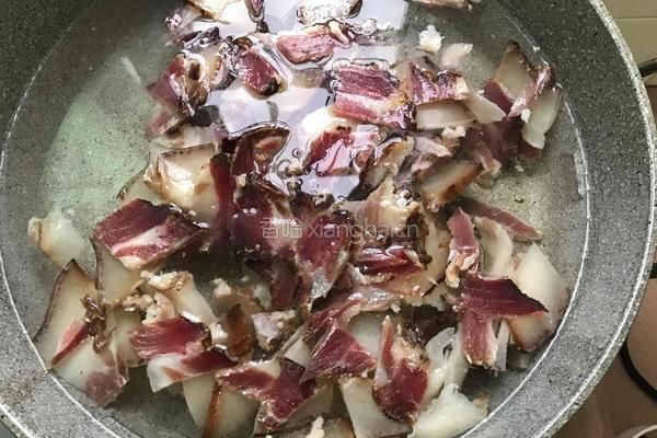 莴笋炒腊肉的做法图解3