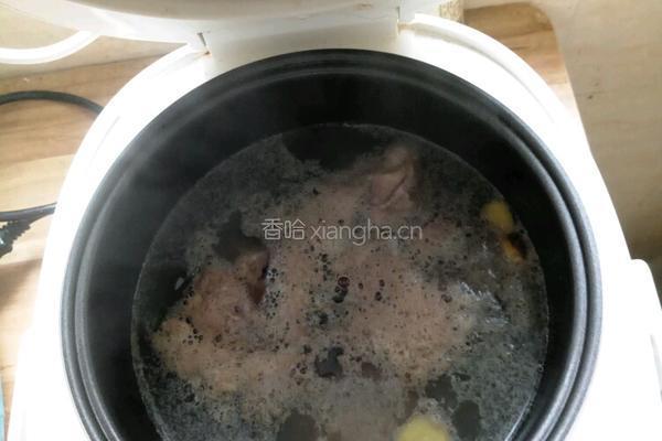 香菇炖排骨的做法图解3