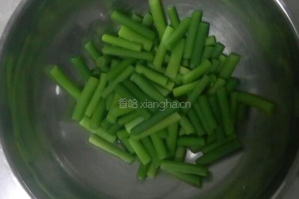 蒜苔木耳炒鸡蛋的做法图解1