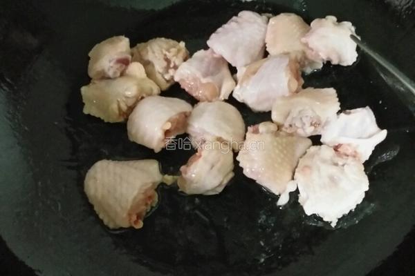 土豆焖鸡翅的做法图解3