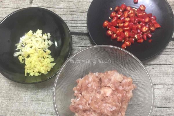 蒜薹肉末的做法图解2