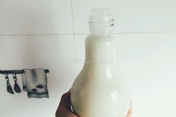香蕉奶昔的做法图解3