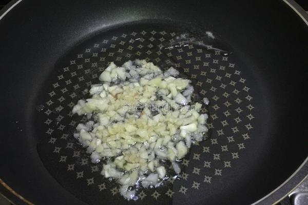 香煎美极斑节虾的做法图解5