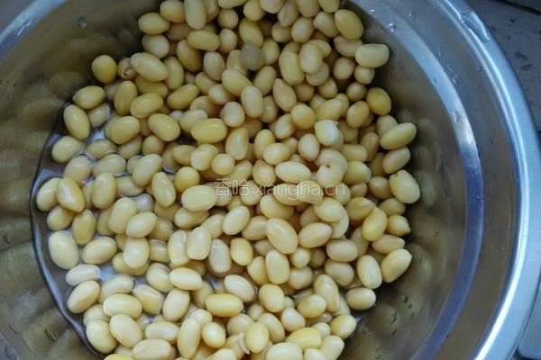 黄豆枸杞花生豆浆的做法图解1