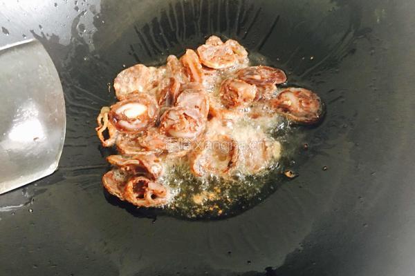 辣肠炒蚕豆的做法图解6
