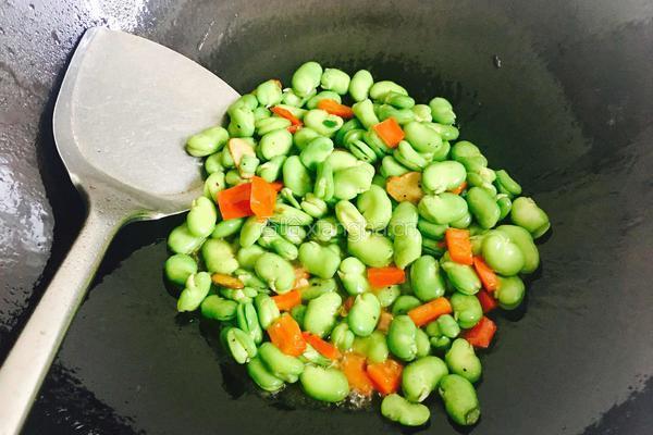 辣肠炒蚕豆的做法图解8