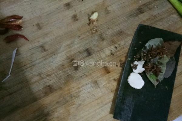 炖排骨的做法图解1