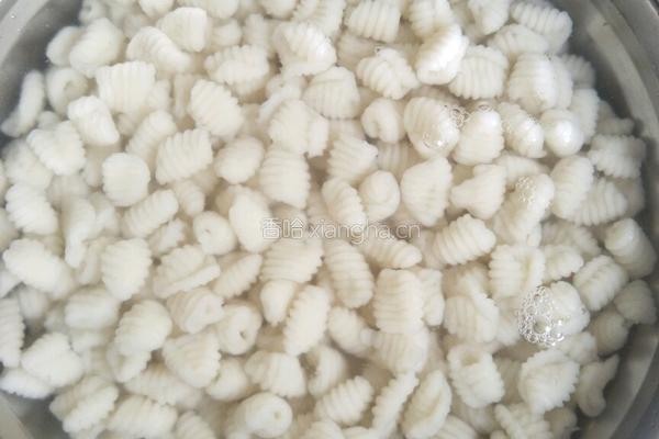 老干妈炒麻食的做法图解3